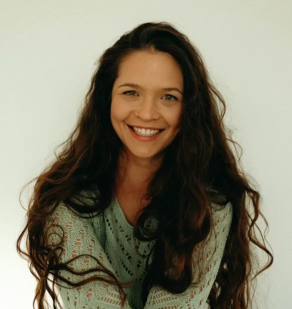 Stefanie Grace laechelt in die Kamera